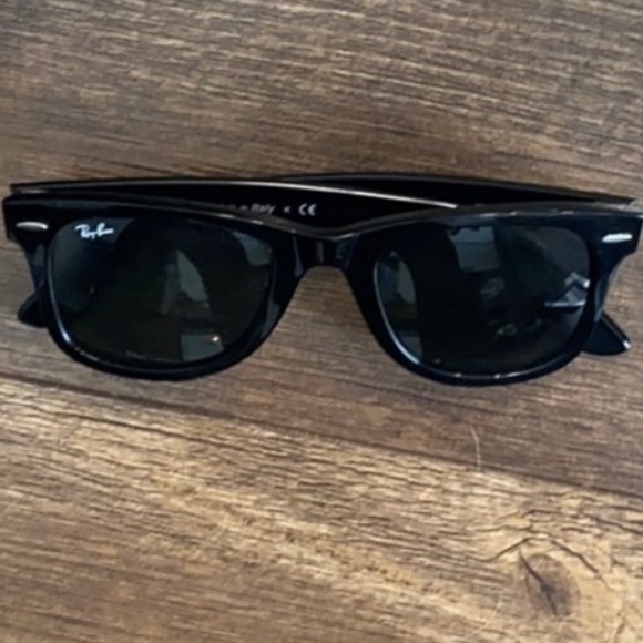 Ray-Ban Other - New Authentic Ray-Ban Wayfarer sunglasses